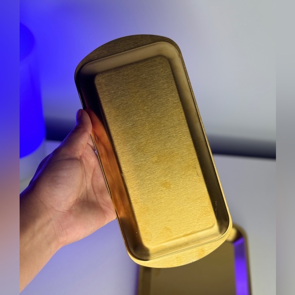 Golden rectangular tray for serving - Picture 2 of 3
